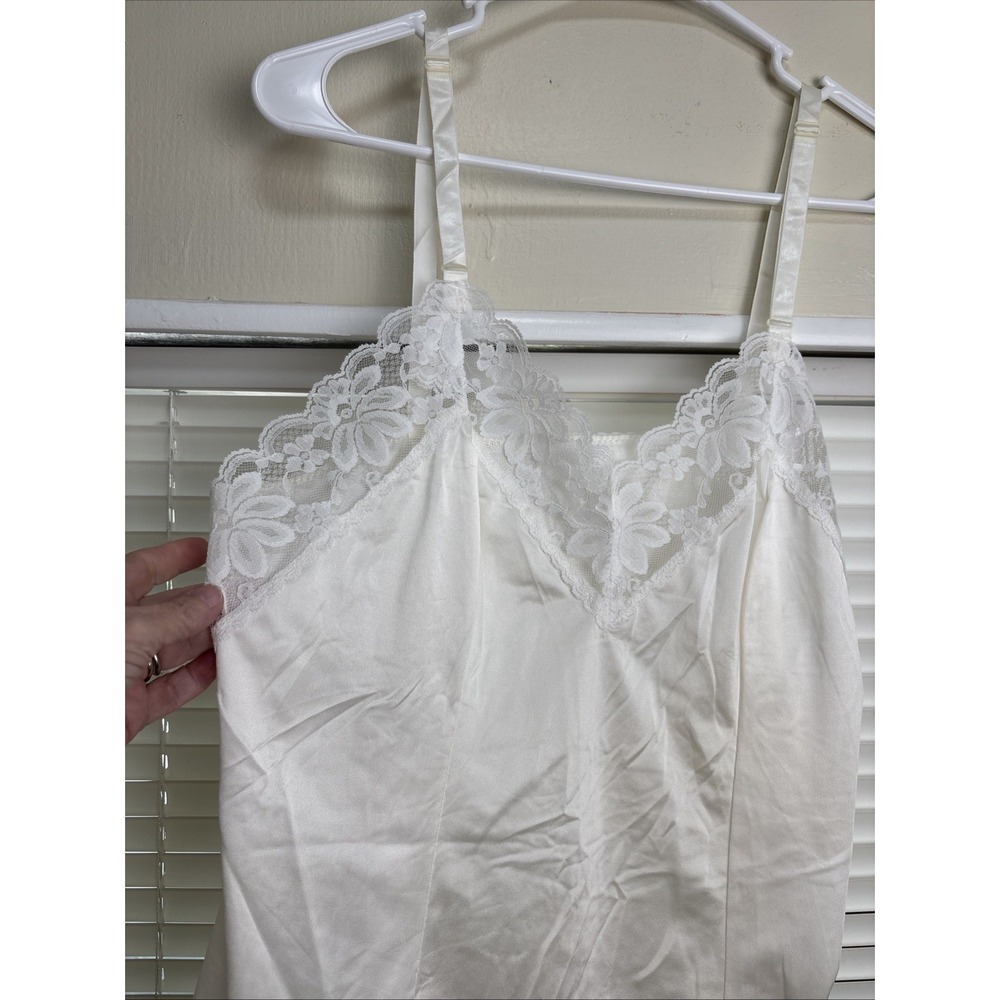 Vintage Beige Lorraine Nylon And Lace Camisole Sz 40 Made In The USA
